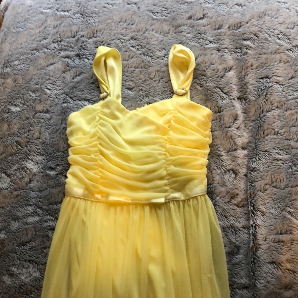 yellow dress